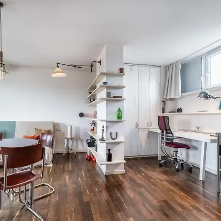 Artist Mokotow - 12 Minutes Center 바르샤바