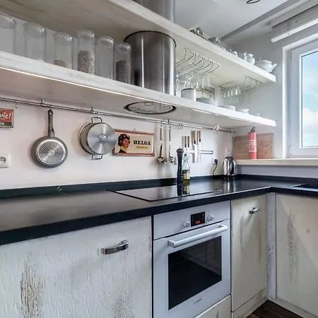 Artist Mokotow - 12 Minutes Center وارسو